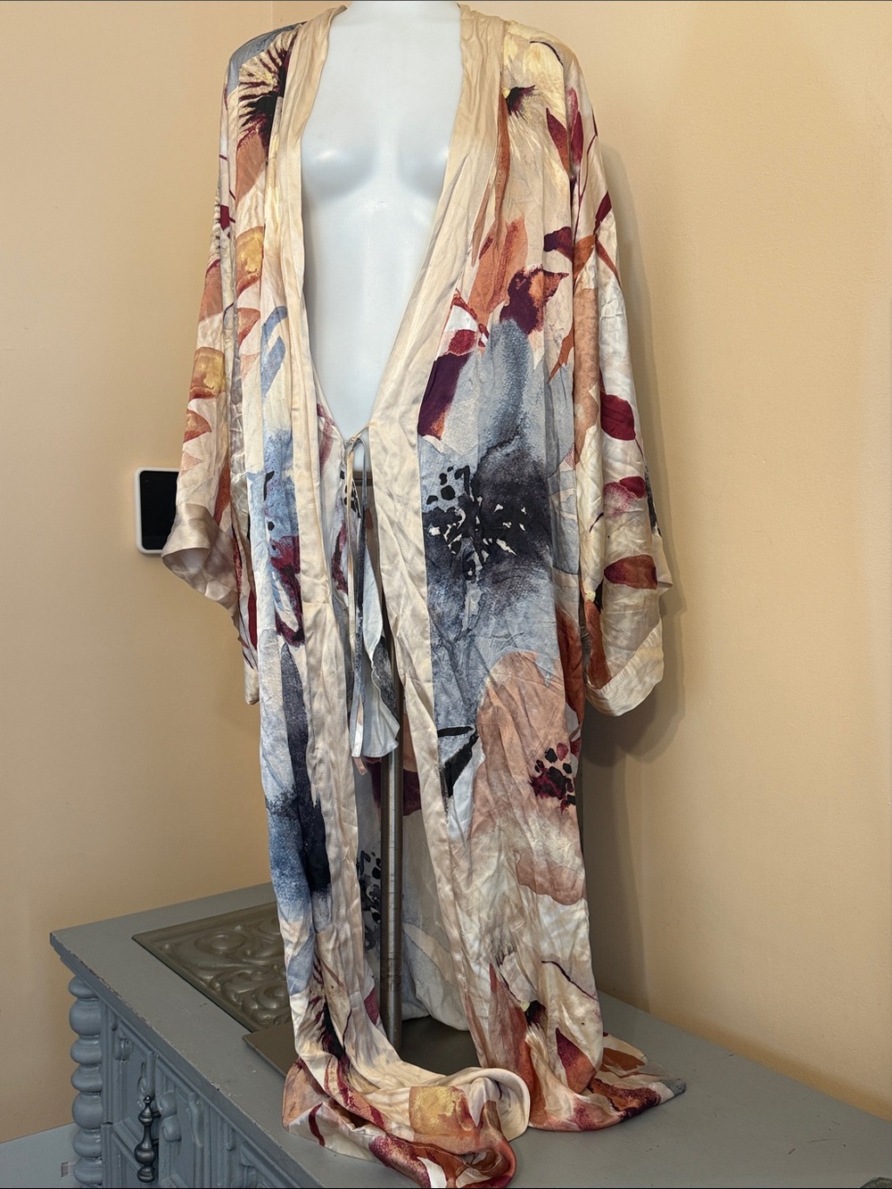 *flawed Soma Large XL 100% Silk Floral Satin Kimono Robe Sensuous Lounge